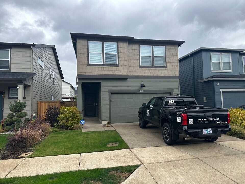 2954 Fenya St in Springfield, OR - Building Photo