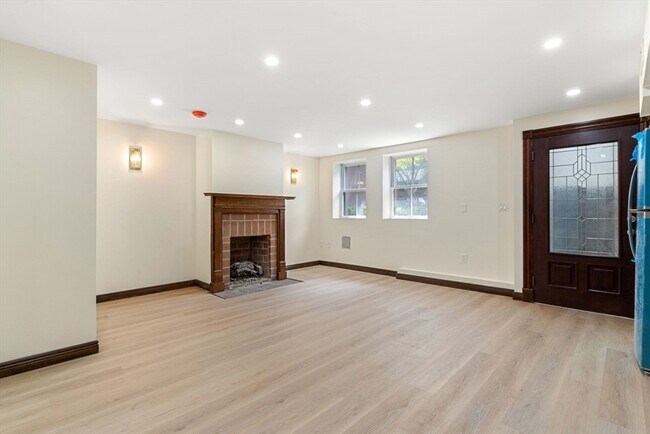 198 Beacon St, Unit A in Boston, MA - Building Photo - Building Photo