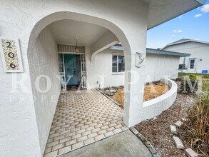 206 SE 46th Ter in Cape Coral, FL - Building Photo - Building Photo