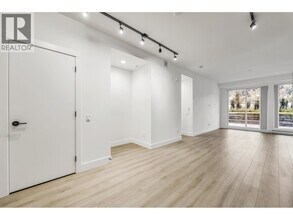 3075 Murray St in Port Moody, BC - Building Photo - Building Photo