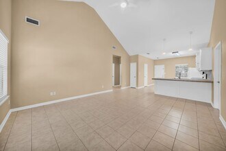 1213 Oxon Run in Montgomery, TX - Foto de edificio - Building Photo
