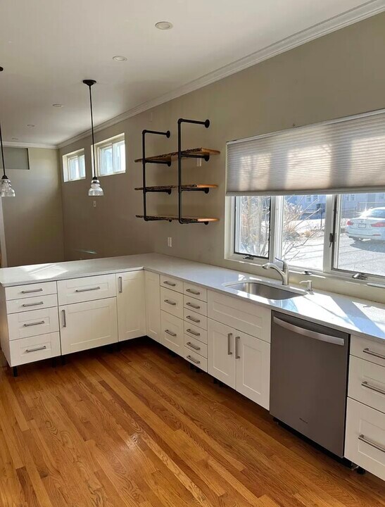 573 Shirley St, Unit 1 in Winthrop, MA - Building Photo