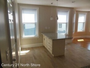 5 Pearl St, Unit 2 in Salem, MA - Building Photo - Building Photo