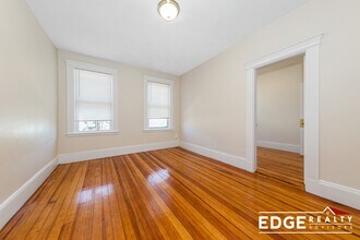 28 Montfern Ave, Unit 3 in Boston, MA - Foto de edificio - Building Photo