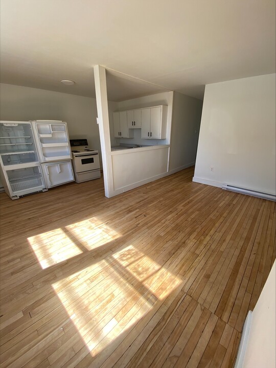 203 Queen St W in Saint John, NB - Building Photo