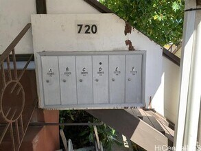 720 Mahiai St in Honolulu, HI - Building Photo - Building Photo
