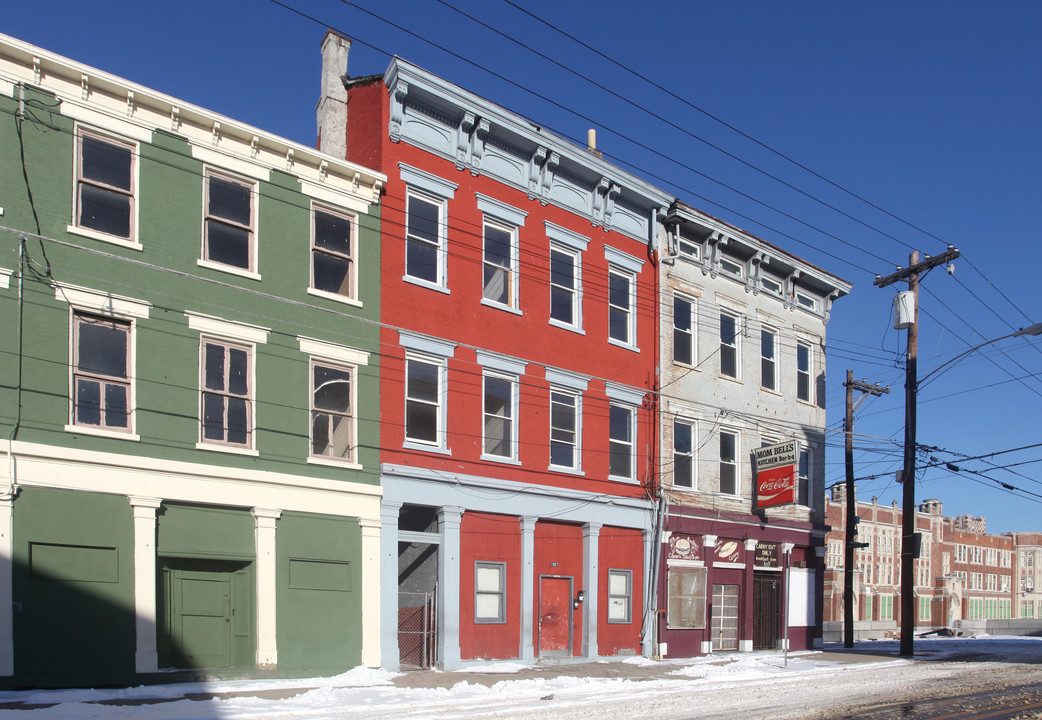 1937 Freeman Ave in Cincinnati, OH - Building Photo