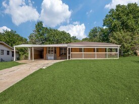 12 Geraldine Ln in Denison, TX - Building Photo