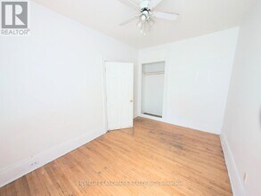 26 Lippincott St in Toronto, ON - Building Photo - Building Photo