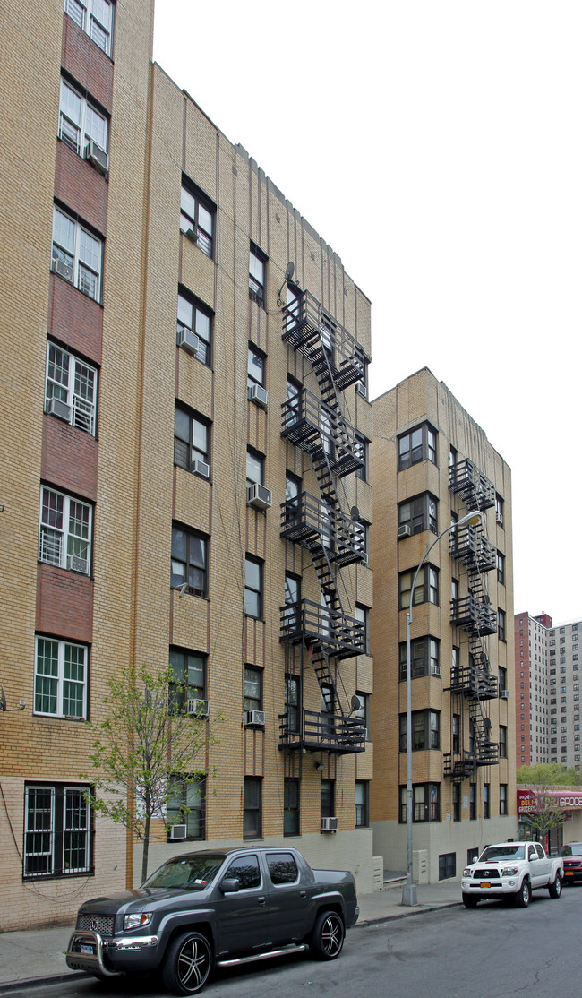 600 Trinity Ave in Bronx, NY - Foto de edificio - Building Photo