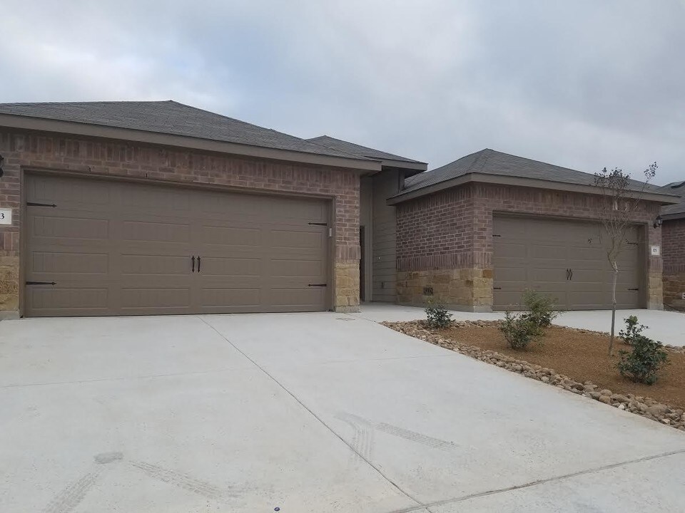209-211 Joanne Cove-Unit -1 in New Braunfels, TX - Foto de edificio
