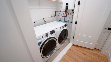 26 Lane Ave in West Caldwell, NJ - Foto de edificio - Building Photo