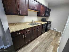 2335 Allison Rd in University Heights, OH - Building Photo - Building Photo