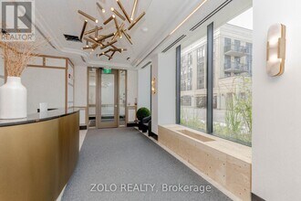 123 Maurice Dr in Oakville, ON - Building Photo - Building Photo