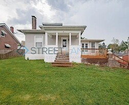 28 Grand Ave, Unit 208 in Belleville, IL - Building Photo