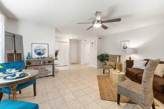 Topaz Grove in Tallahassee, FL - Building Photo - Interior Photo