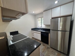 9829 Caminito Marlock in San Diego, CA - Foto de edificio - Building Photo