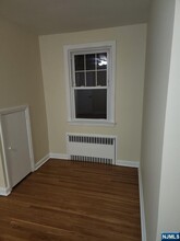 500 Weart Ave in Lyndhurst, NJ - Building Photo - Building Photo