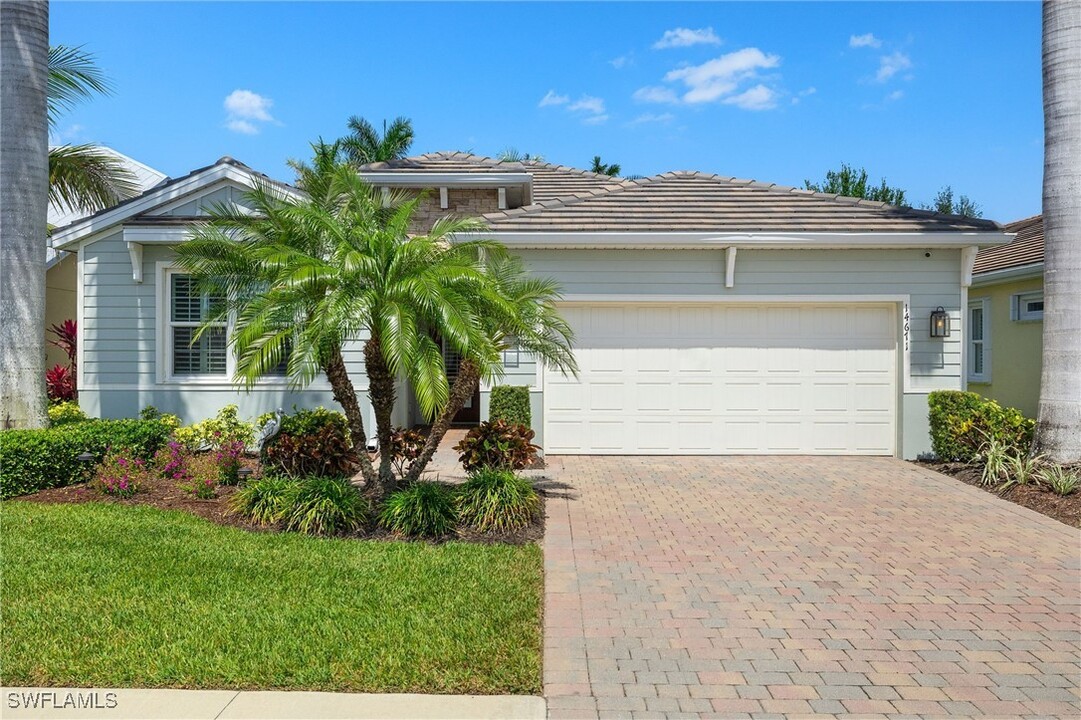 14671 Topsail Dr in Naples, FL - Building Photo
