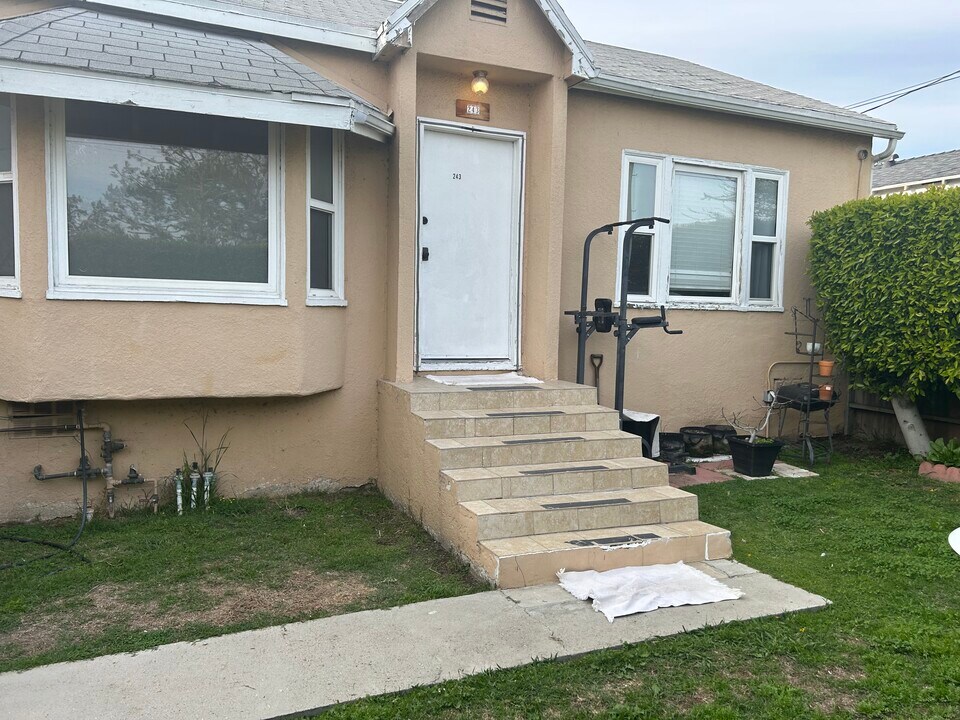 243 W Elm Ave, Unit 245 in Burbank, CA - Foto de edificio