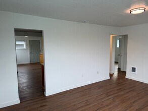 82877 Butte Rd in Creswell, OR - Building Photo - Building Photo