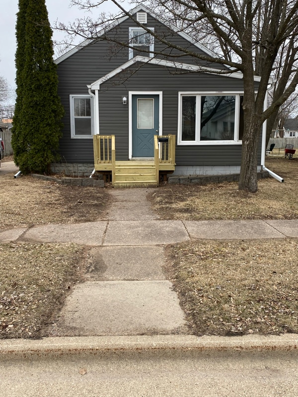 property at 320 14th St N