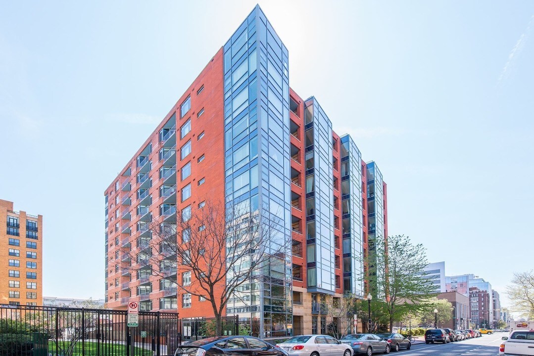1117 10th St NW-Unit -#912 in Washington, DC - Foto de edificio