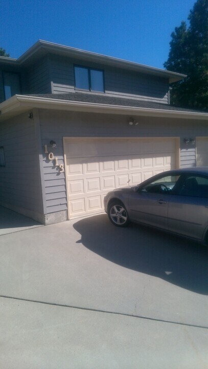 1013 Saddle Dr in Helena, MT - Building Photo