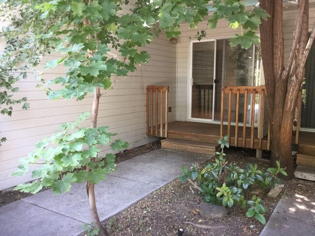 1426 NE Tucson Way in Bend, OR - Building Photo - Building Photo