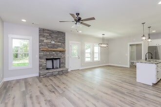 130 Lewis Rd in Deatsville, AL - Building Photo - Building Photo