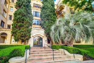 109 N Sycamore Ave in Los Angeles, CA - Building Photo