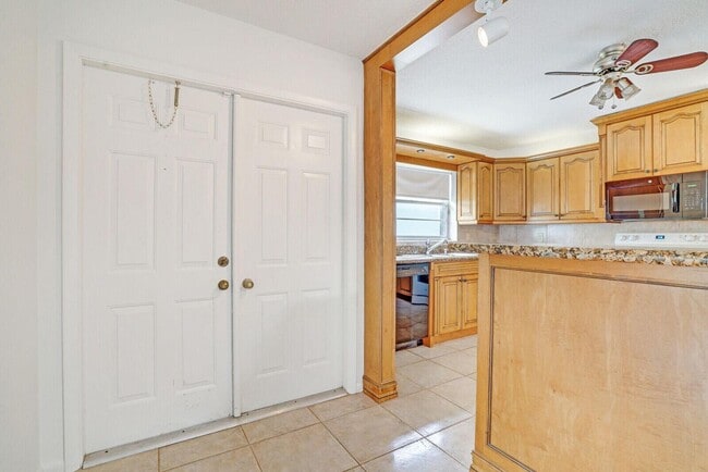 9044 Pine Springs Dr in Boca Raton, FL - Building Photo - Building Photo