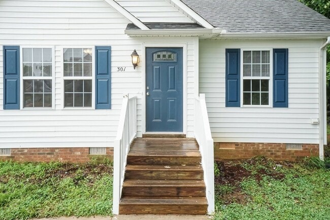 301 Manning Way in Elon, NC - Building Photo - Building Photo