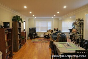279 Walnut St, Unit 2 in Brookline, MA - Building Photo