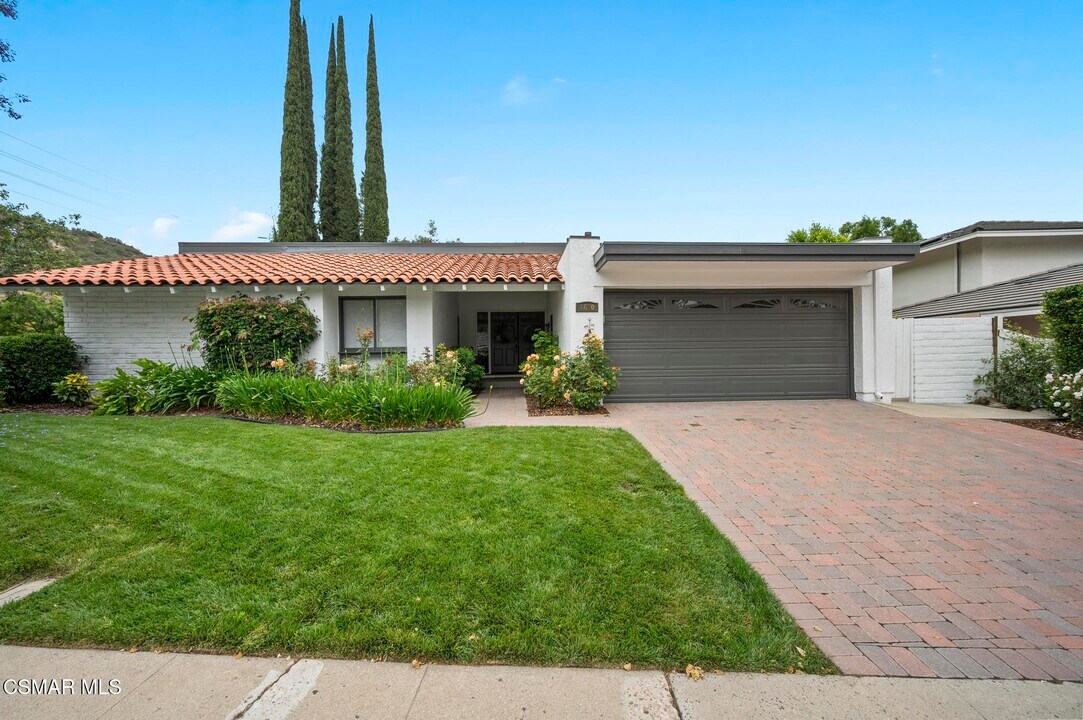 1690 Camberwell Pl in Westlake Village, CA - Building Photo