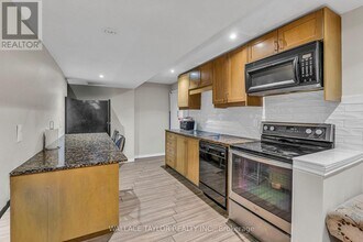 6 Notman Way in Brampton, ON - Building Photo - Building Photo