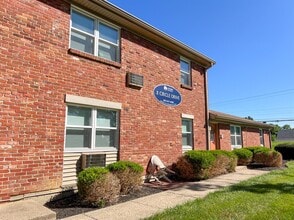 2 Circle Drive in Florence, KY - Foto de edificio - Building Photo