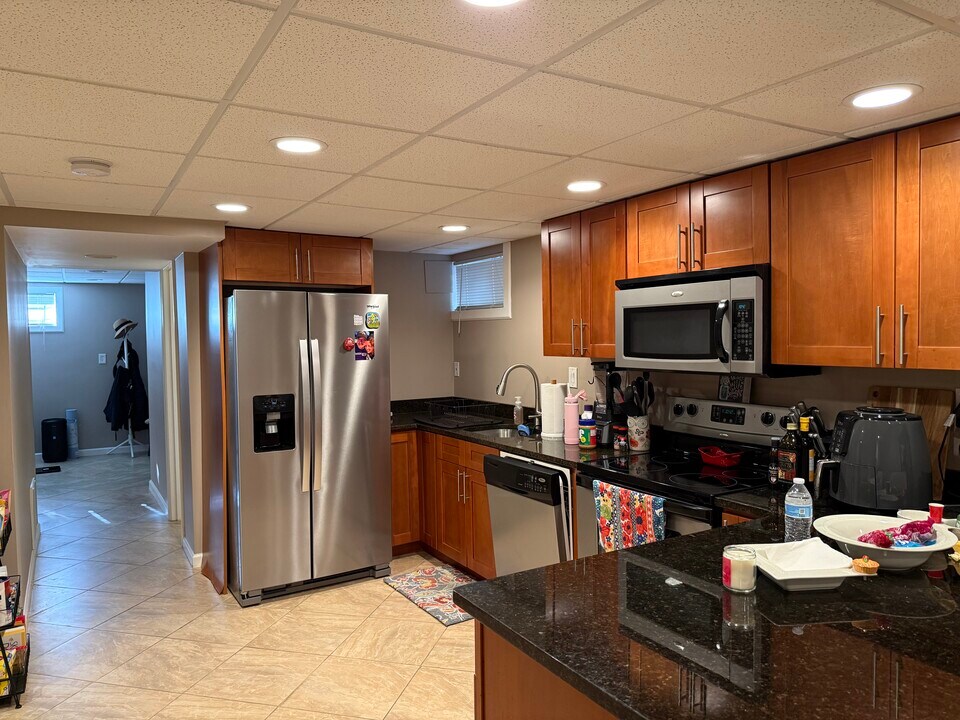 18516 Rolling Acres Way in Olney, MD - Foto de edificio