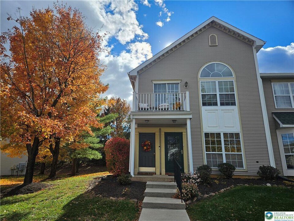 1876 Mansfield St in Hellertown, PA - Building Photo