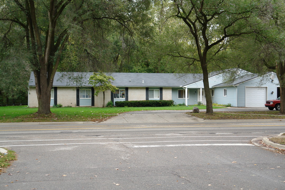 Washington Woods in Lansing, MI - Building Photo