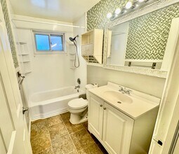 148 Le Beau Pike in Pittsburgh, PA - Building Photo - Building Photo