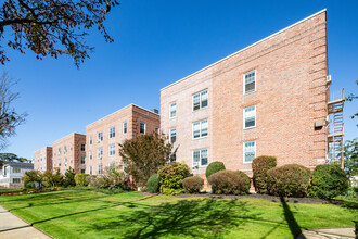 Smith St. Gardens in Freeport, NY - Building Photo - Building Photo