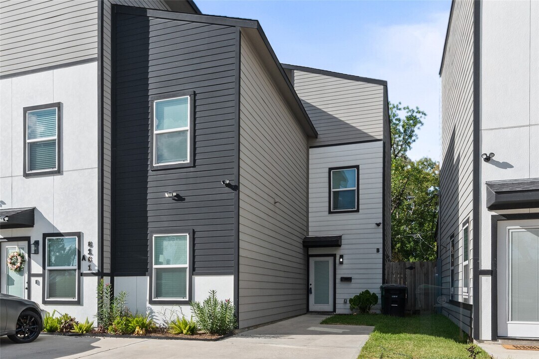 8161 Tate St in Houston, TX - Building Photo