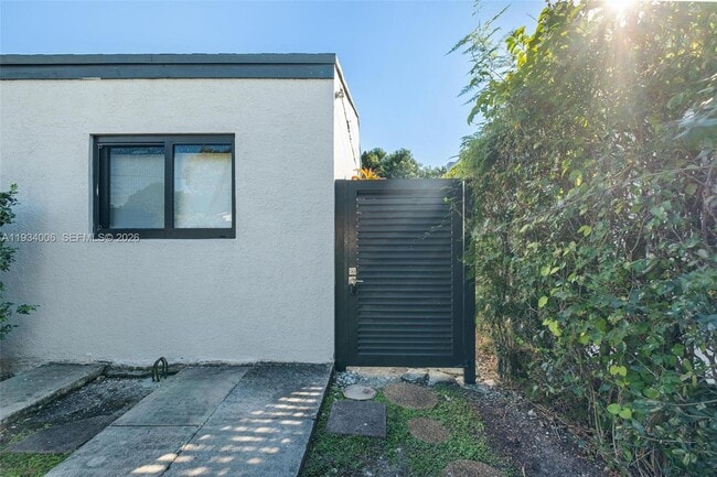 2520 SW 20th St in Miami, FL - Building Photo - Building Photo