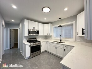 5510 N Luna Ave, Unit J01W in Chicago, IL - Building Photo - Building Photo