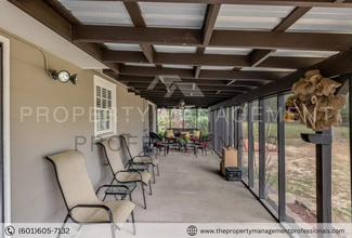 1258 Deerfield Ln in Jackson, MS - Foto de edificio - Building Photo