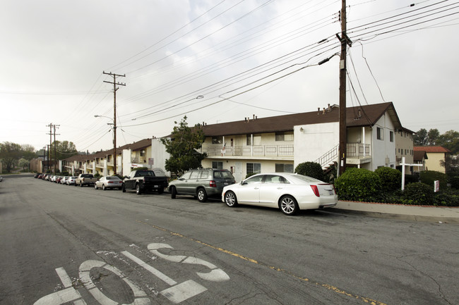 Ridgewood Apartments in Monterey Park, CA - Building Photo - Building Photo