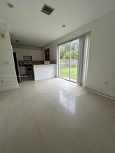 1832 SE 15th St in Homestead, FL - Foto de edificio - Building Photo