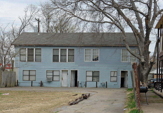 2417 E 7th St in Tulsa, OK - Foto de edificio - Building Photo