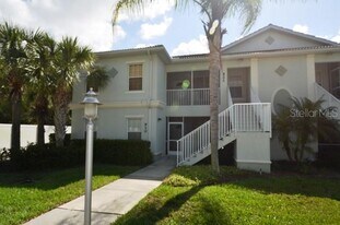 900 Gardens Edge Dr in Venice, FL - Building Photo
